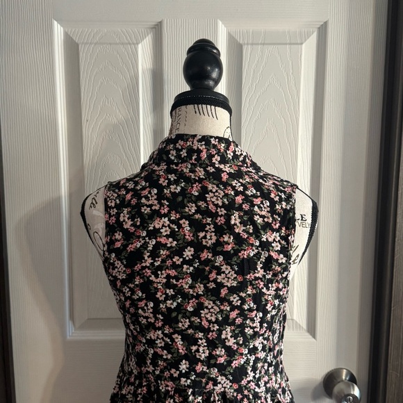 Floral Sleeveless Dress - Picture 10 of 12